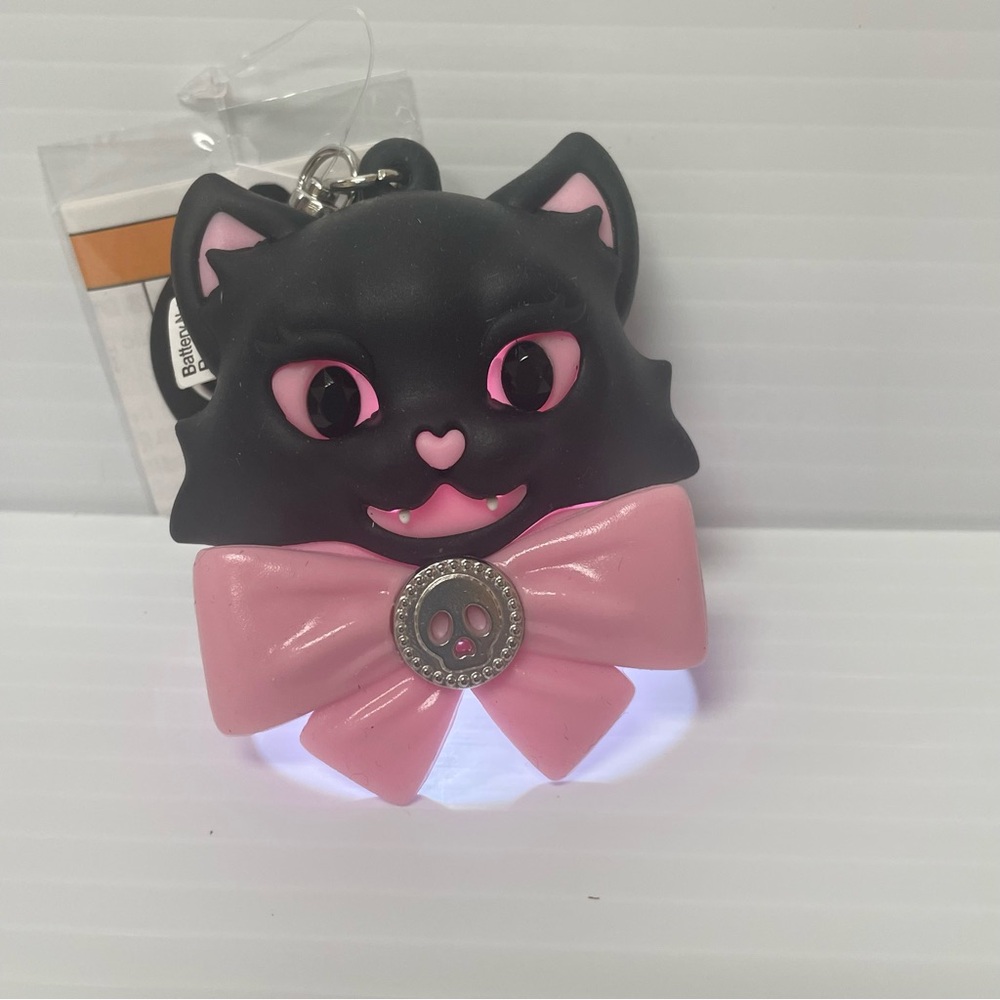 Bath and Body Works Glow In the Dark Halloween Bag & Cat Light Up Charm - Picture 8 of 8